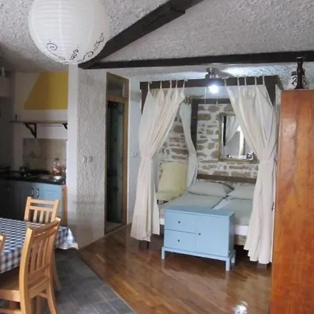 Apartment Nettes In Betina Mit Terrasse Und Whirlpool Betina (Sibenik-Knin)