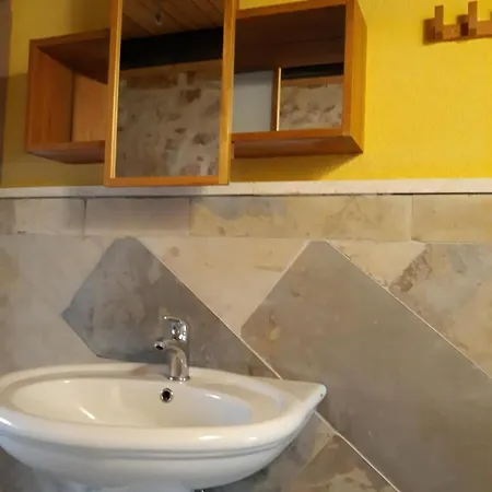 Apartment Nettes In Betina Mit Terrasse Und Whirlpool *
